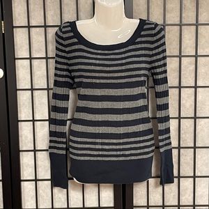 Mudd ladies sweater size XL